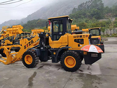 恭喜羅總喜提新車(chē)，山宇裝載機(jī)940走起，山宇重工，助您成功！
